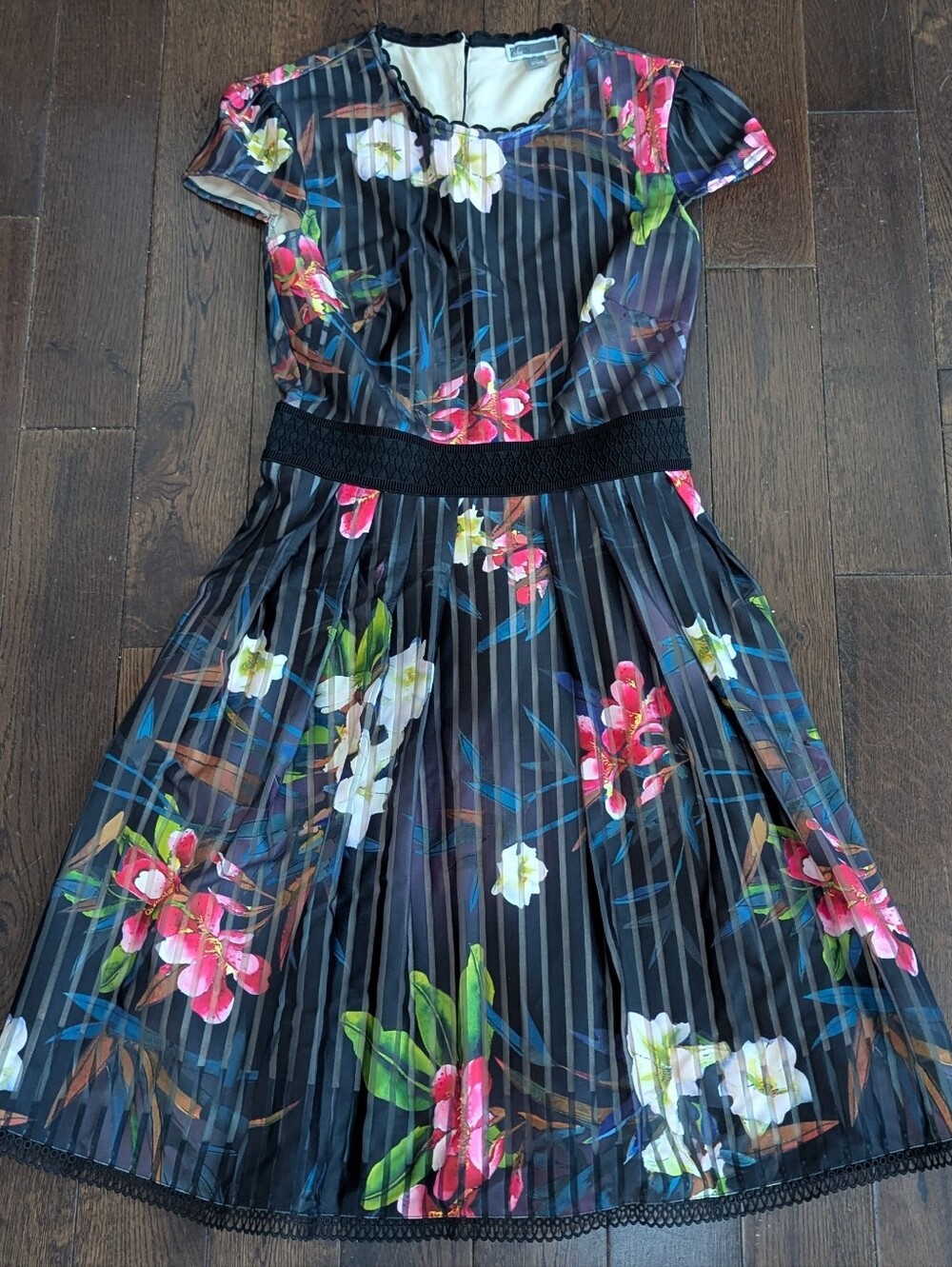 Chelsea28 fit and flare floral open back dress